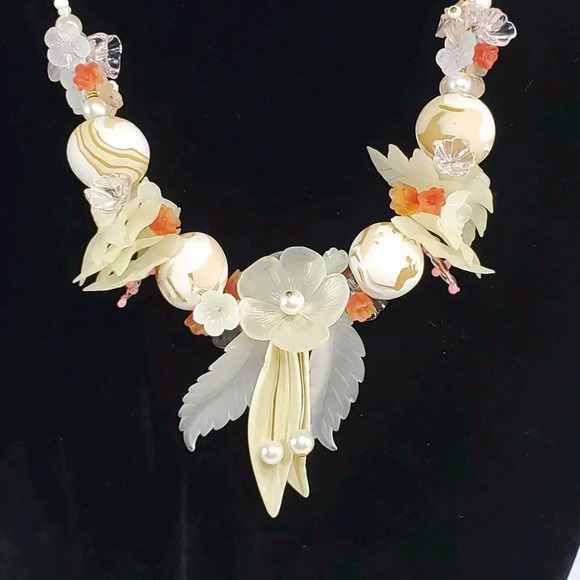 VTG Lucite Necklace Earrings Lucite Flower Leaf Pastel Beads Bridal Wedding - Picture 12 of 16